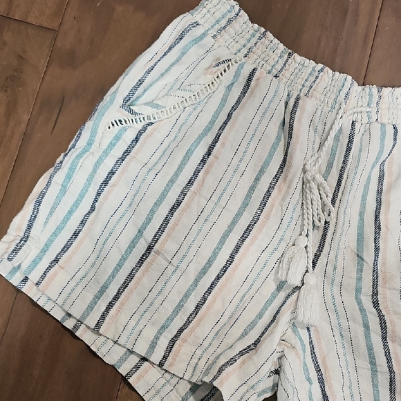 Striped Casual Shorts - Picture 2 of 5